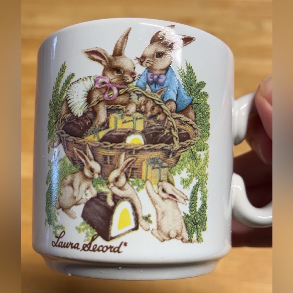 🐰 EUC Laura Secord Easter Mug 🐰